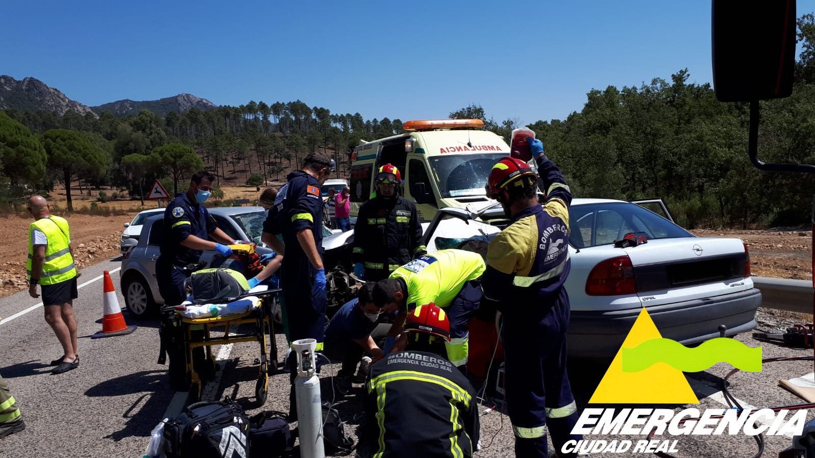 Fallece una persona y otra queda atrapada en Fuencaliente tras la colisión frontal de dos turismos Fallece una persona y otra queda atrapada en Fuencaliente tras la colisión frontal de dos turismos