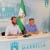 El concejal de transportes Enrique Rodríguez junto al director general de transportes, Baldomero León, en rueda de prensa El concejal de transportes Enrique Rodríguez junto al director general de transportes, Baldomero León, en rueda de prensa