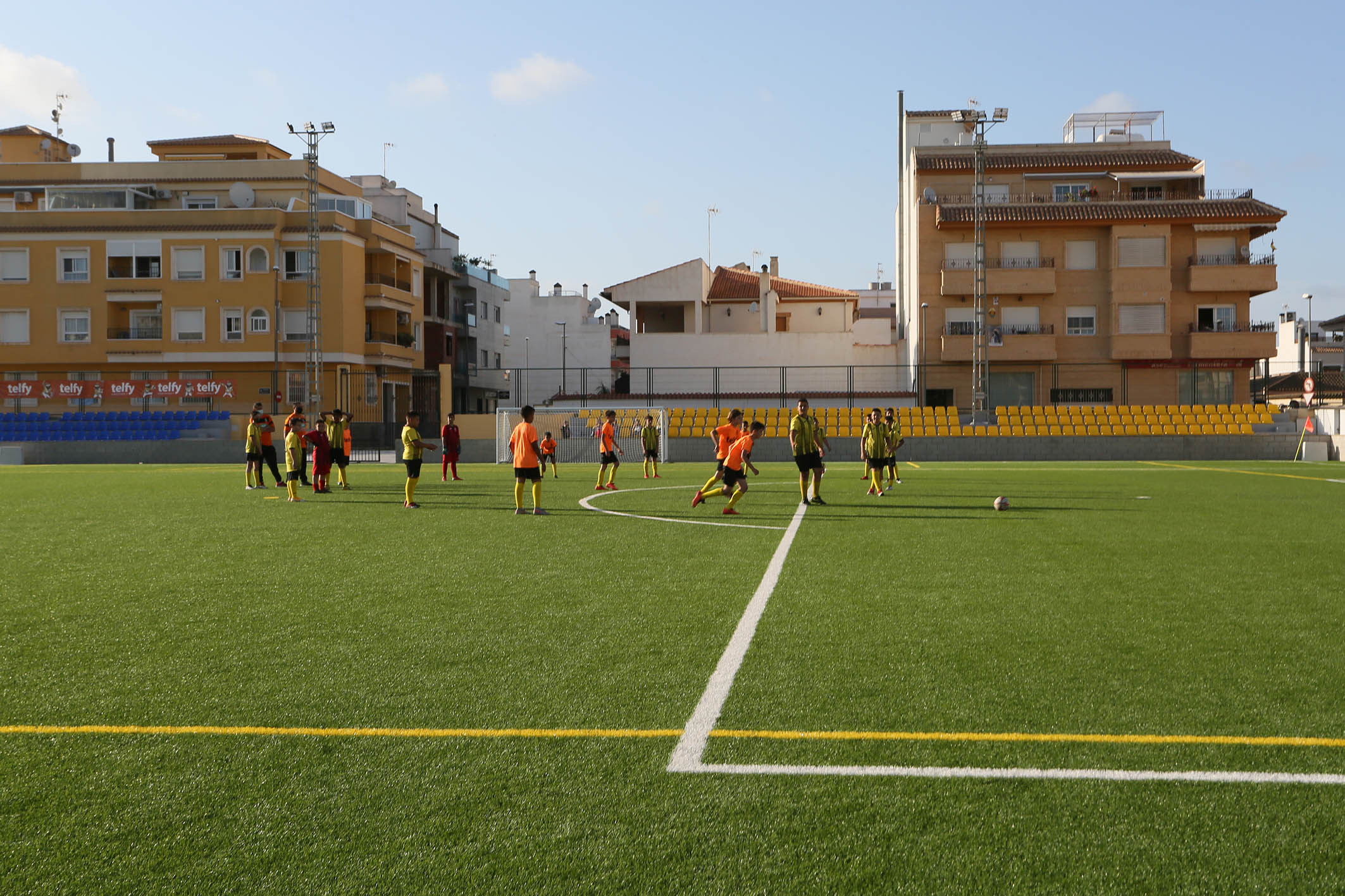 La Diputación invierte 2,3 millones de euros en la renovación de los campos de fútbol de césped artificial de 13 municipios La Diputación invierte 2,3 millones de euros en la renovación de los campos de fútbol de césped artificial de 13 municipios