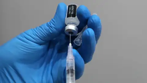 AstraZeneca baraja dejar la producción de vacunas Covid: estos son los motivos