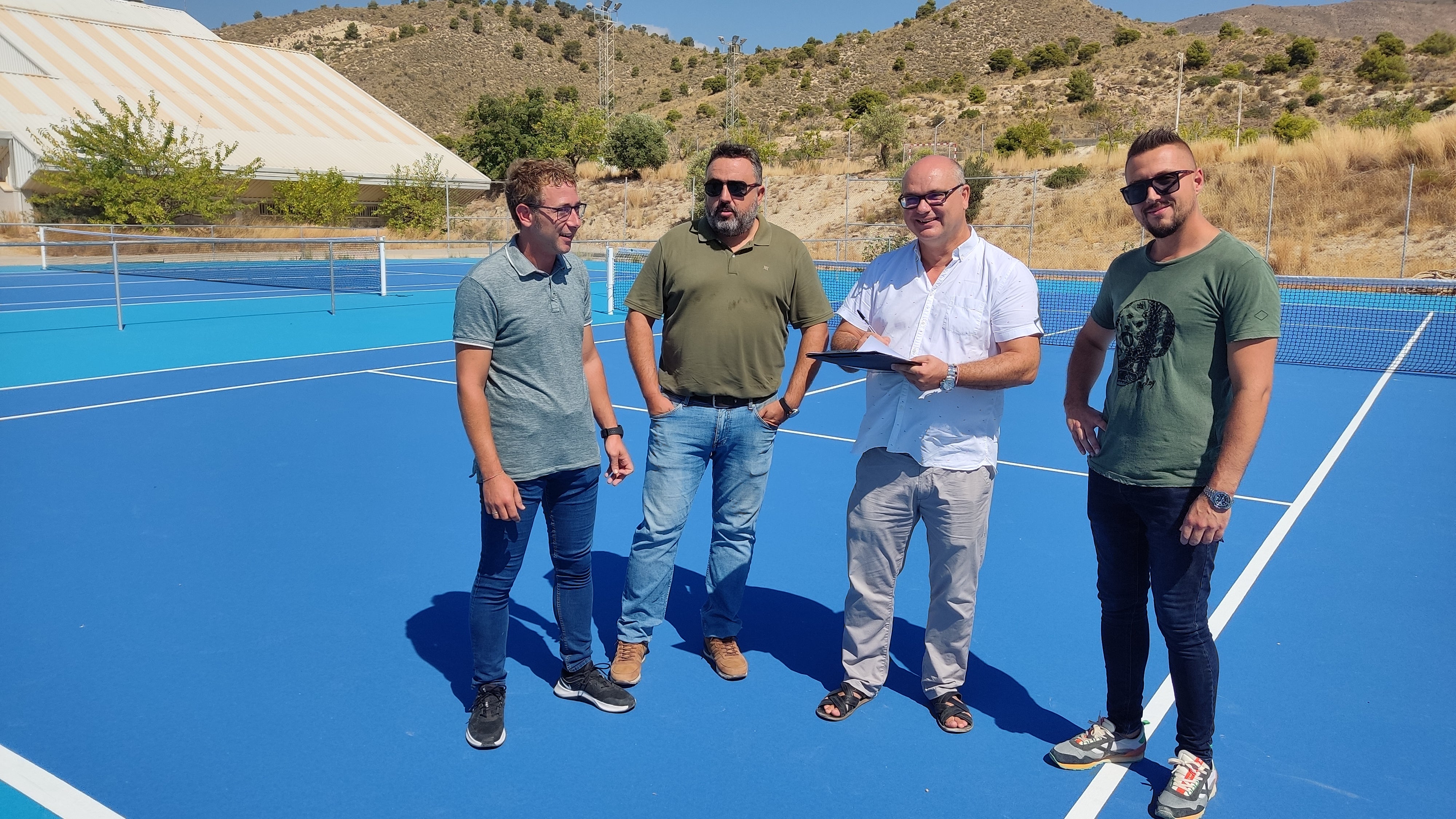 El Ayuntamiento de La Vila Joiosa recibe las obras de las pistas de baloncesto y tenis de exterior del complejo deportivo “Maisa Lloret” El Ayuntamiento de La Vila Joiosa recibe las obras de las pistas de baloncesto y tenis de exterior del complejo deportivo “Maisa Lloret”