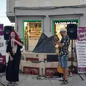 La artista Bárbara Strozzi es una de las cantantes que ha actuado este verano en las calles de Chiclana La artista Bárbara Strozzi es una de las cantantes que ha actuado este verano en las calles de Chiclana