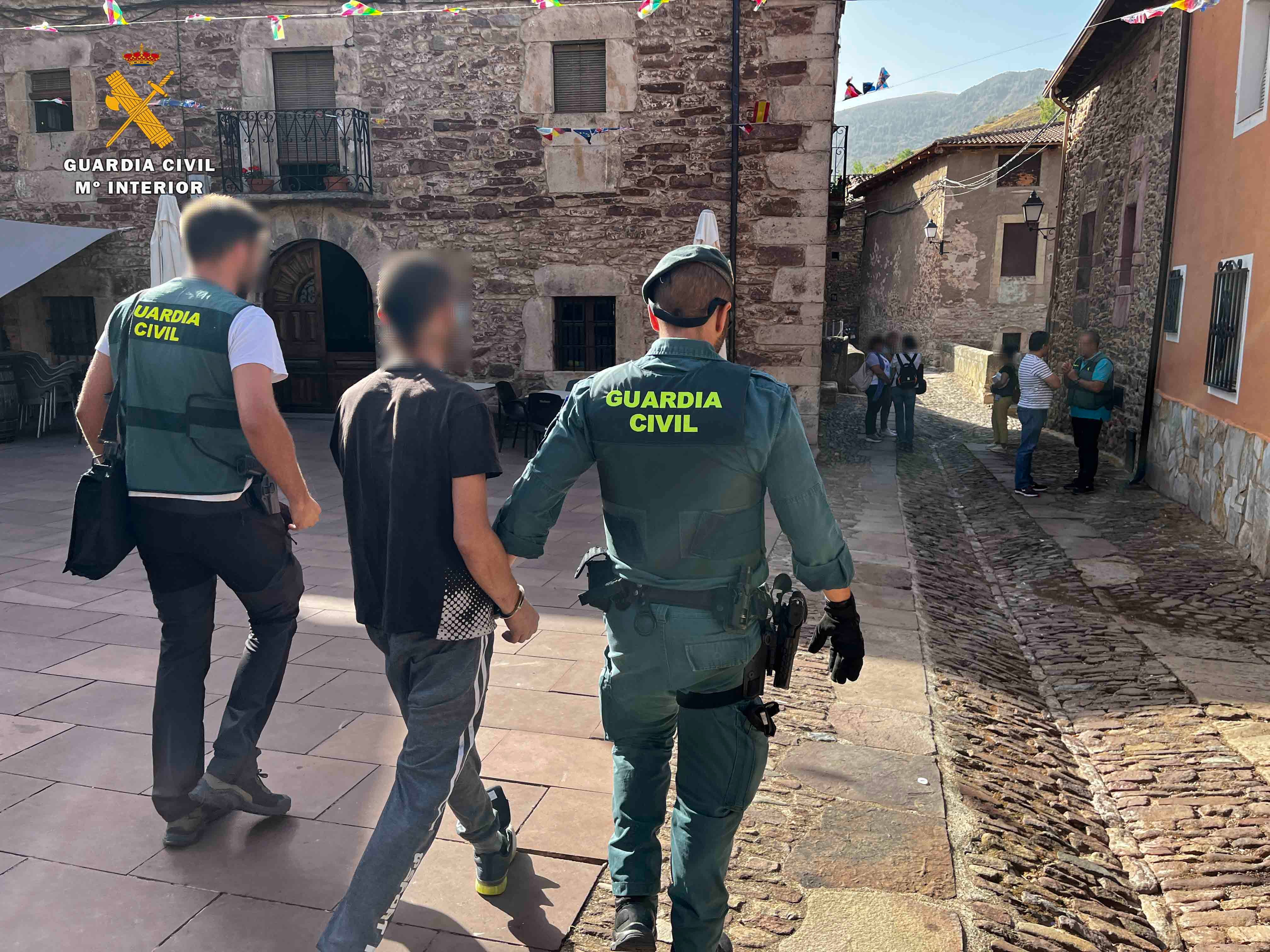 5 hombres y 4 mujeres juzgarán desde el próximo jueves el "Caso del Crimen de Viniegra" 5 hombres y 4 mujeres juzgarán desde el próximo jueves el "Caso del Crimen de Viniegra"