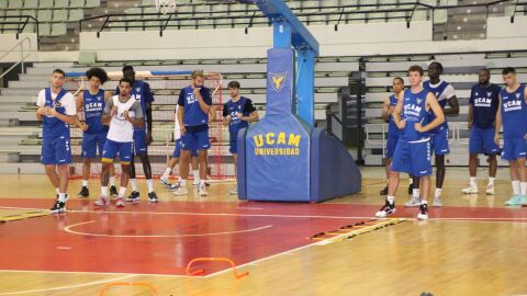 Primer día de trabajo para el UCAM Murcia CB