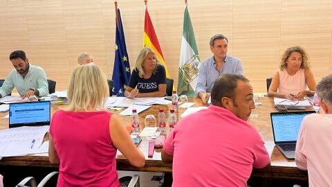 La alcaldesa de Marbella, &Aacute;ngeles Mu&ntilde;oz, reunida este martes con su equipo de Gobierno en el Palacio de Congresos