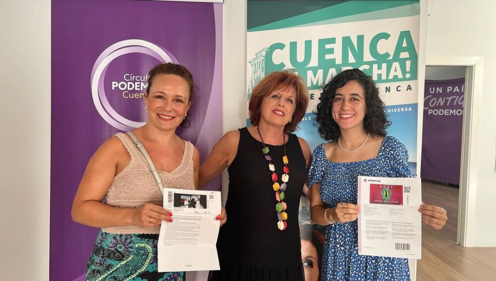 María Ángeles García, con responsables de la protectora Bonamiko