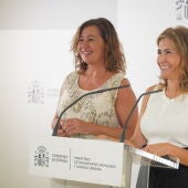 La presidenta del Govern de les Illes Balears i la ministra de Transports, Mobilitat i Agenda Urbana, en el moment de fer declaracions als mitjans de comunicació