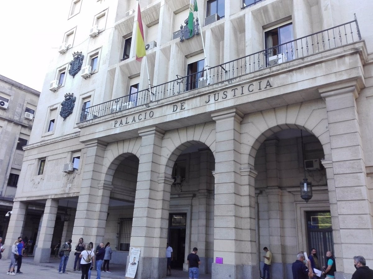 El Supremo condena a un hombre por estafar mediante la inversión de "productos financieros de alto riesgo" El Supremo condena a un hombre por estafar mediante la inversión de "productos financieros de alto riesgo"