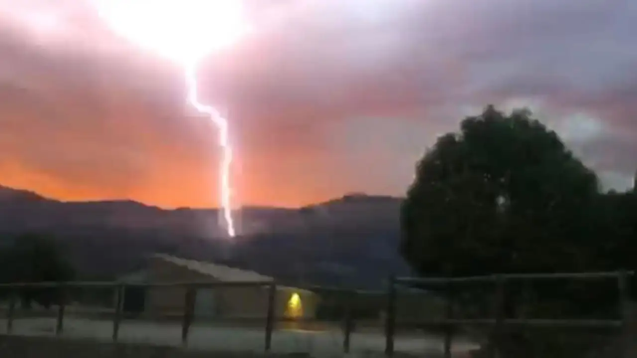 Uno de los muchos rayos que cayó en la Sierra de Guara Uno de los muchos rayos que cayó en la Sierra de Guara