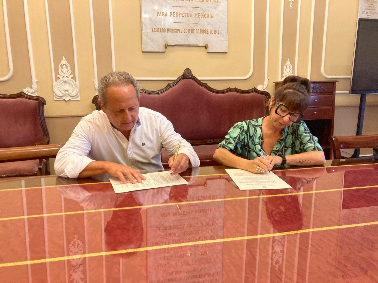 El Ayuntamiento de Cádiz renueva el convenio anual con los comerciantes del CCA El Ayuntamiento de Cádiz renueva el convenio anual con los comerciantes del CCA