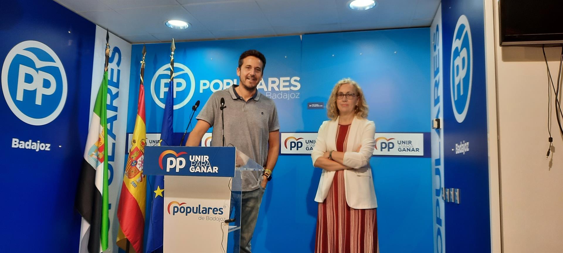 El PP pregunta al Gobierno por qué no se mejora el convenio de la OSP para adelantar los primeros vuelos Badajoz-Madrid El PP pregunta al Gobierno por qué no se mejora el convenio de la OSP para adelantar los primeros vuelos Badajoz-Madrid