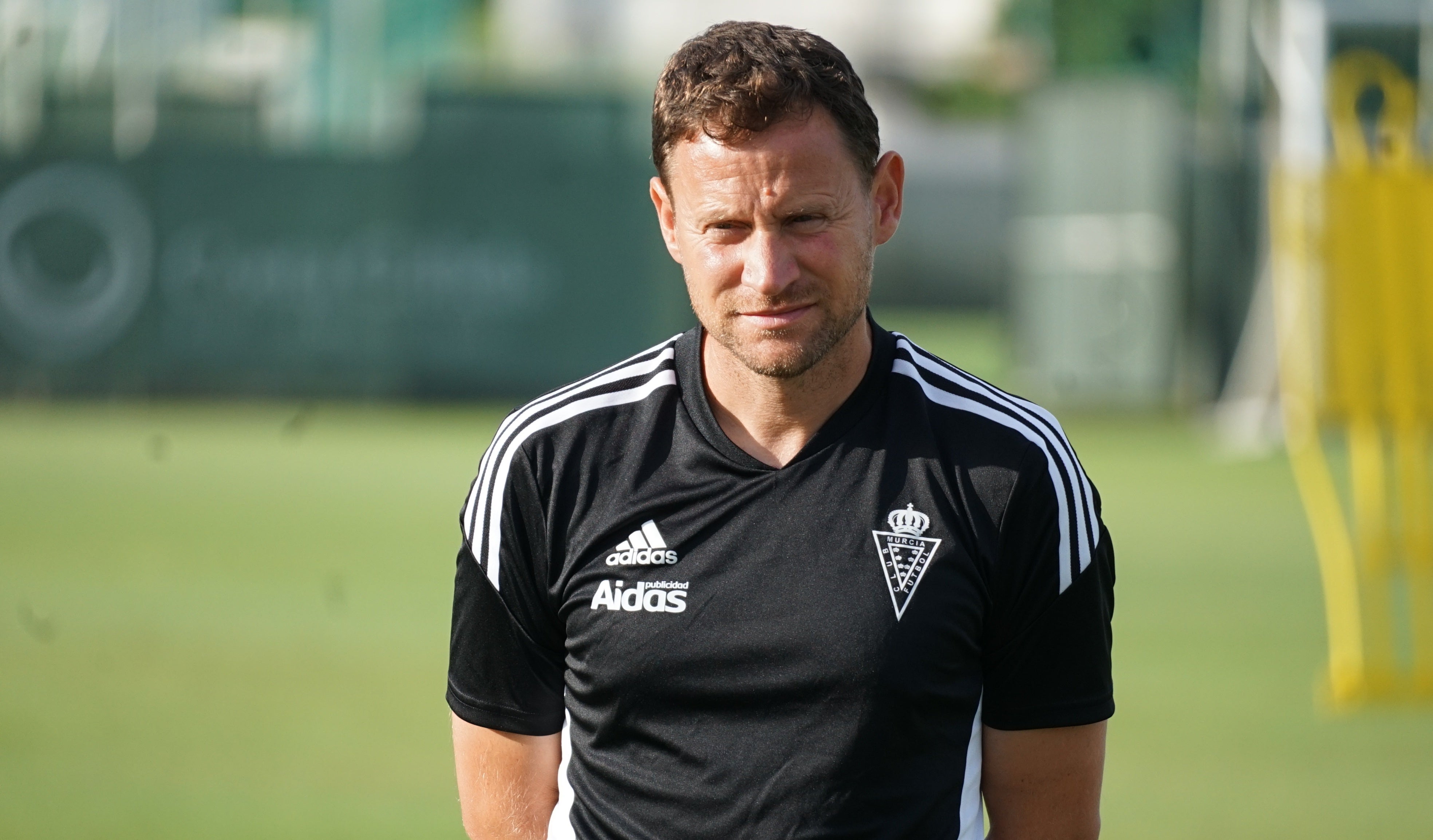 Mario Simón: "Tenemos que diferenciar lo que se dice del objetivo, a lo que pensamos en el vestuario del Real Murcia" Mario Simón: "Tenemos que diferenciar lo que se dice del objetivo, a lo que pensamos en el vestuario del Real Murcia"
