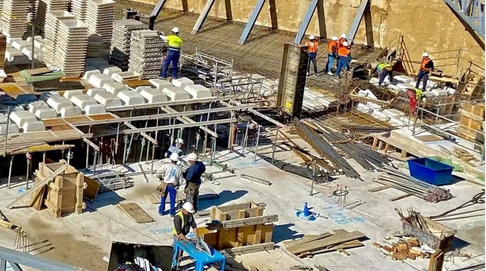 A partir de este lunes pueden solicitarse las ayudas de la Generalitat para aplicar la jornada semanal de 32 horas A partir de este lunes pueden solicitarse las ayudas de la Generalitat para aplicar la jornada semanal de 32 horas