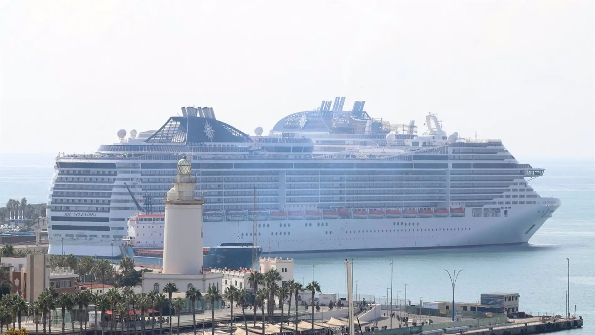Crucero en el puerto de Málaga.