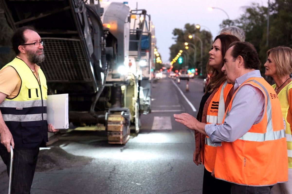 Las obras de repavimentación de la avenida de La Paz acaban este viernes tras seis días de trabajo Las obras de repavimentación de la avenida de La Paz acaban este viernes tras seis días de trabajo
