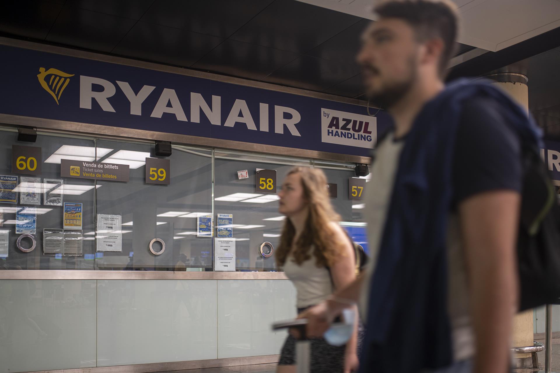 Cuatro cancelaciones y 256 retrasos por las huelgas en Iberia Express y Ryanair este miércoles Cuatro cancelaciones y 256 retrasos por las huelgas en Iberia Express y Ryanair este miércoles