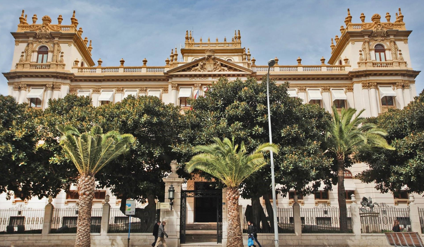 El PSOE de Elche denuncia que “la dejadez del PP y Vox” lleva al Ayuntamiento a “perder” una subvención de la Diputación de Alicante El PSOE de Elche denuncia que “la dejadez del PP y Vox” lleva al Ayuntamiento a “perder” una subvención de la Diputación de Alicante