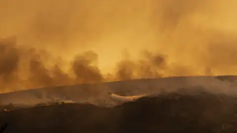 Más de 130 efectivos y 5 helicópteros trabajan en la extinción del nuevo incendio forestal declarado en Jumilla 