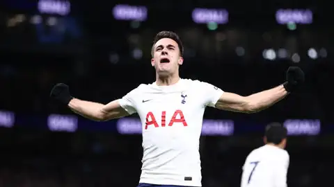 Sergio Reguilón celebrando un gol como jugador del Tottenham 