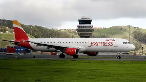 Huelga de tripulantes en Iberia Express: consulta los vuelos cancelados 