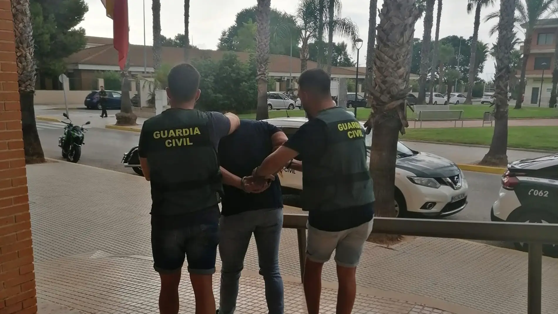 La Guardia Civil detiene a un toxicómano reincidente violento en l'Alcudia por delitos de robo y hurtos
