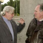 El humorista gráfico, Francisco Martín Morales, junto a Antonio Mercero