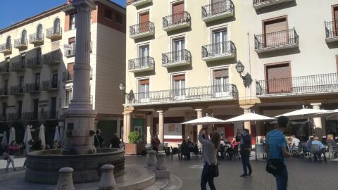 Turistas en la Plaza del Torico