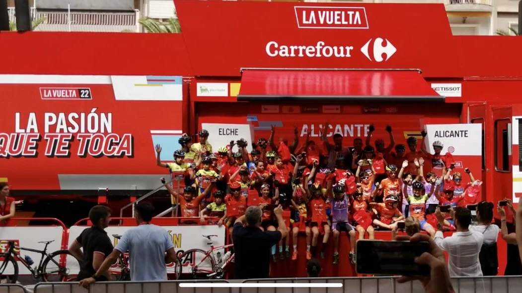 Podio final con la presencia de cinco escuelas ciclistas de la provincia de Alicante
