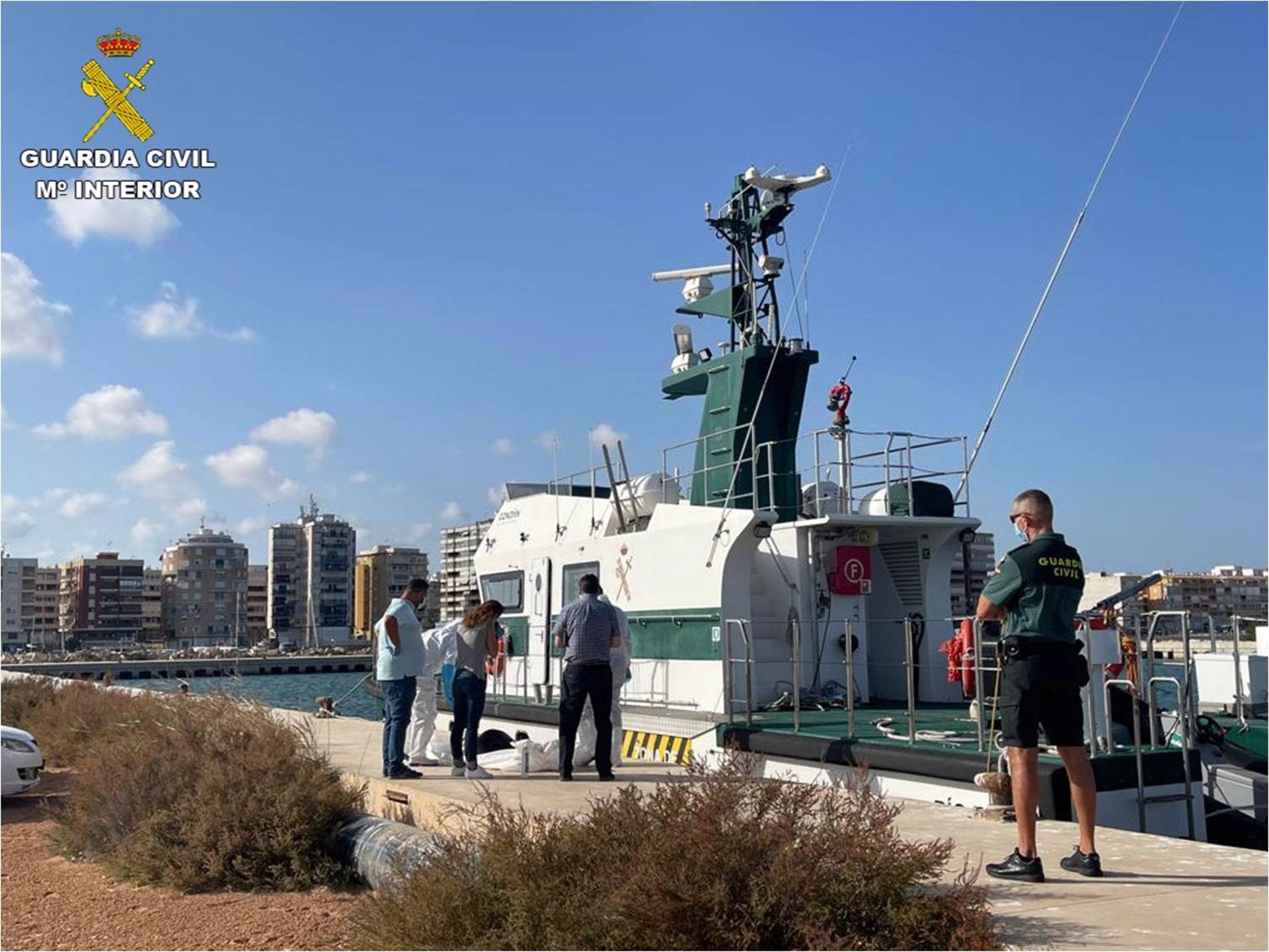 Localizados siete cadáveres en aguas de Murcia y Alicante tras el naufragio de una patera Localizados siete cadáveres en aguas de Murcia y Alicante tras el naufragio de una patera