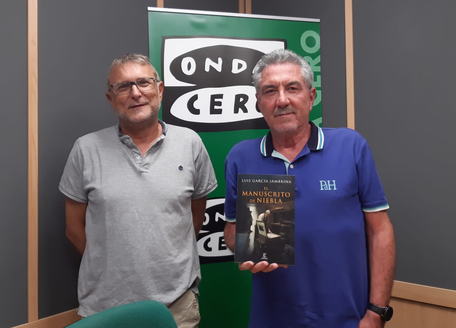 Luis García Jambrina: 'El manuscrito de niebla' es un "canto de amor a los libros" Luis García Jambrina: 'El manuscrito de niebla' es un "canto de amor a los libros"