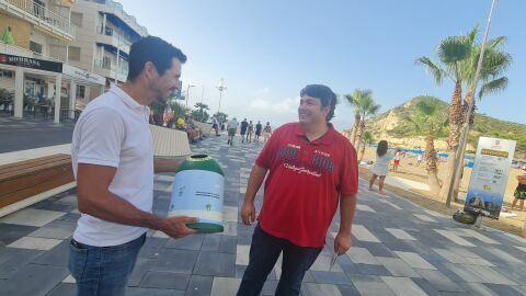 Movimiento banderas verdes en Finestrat.