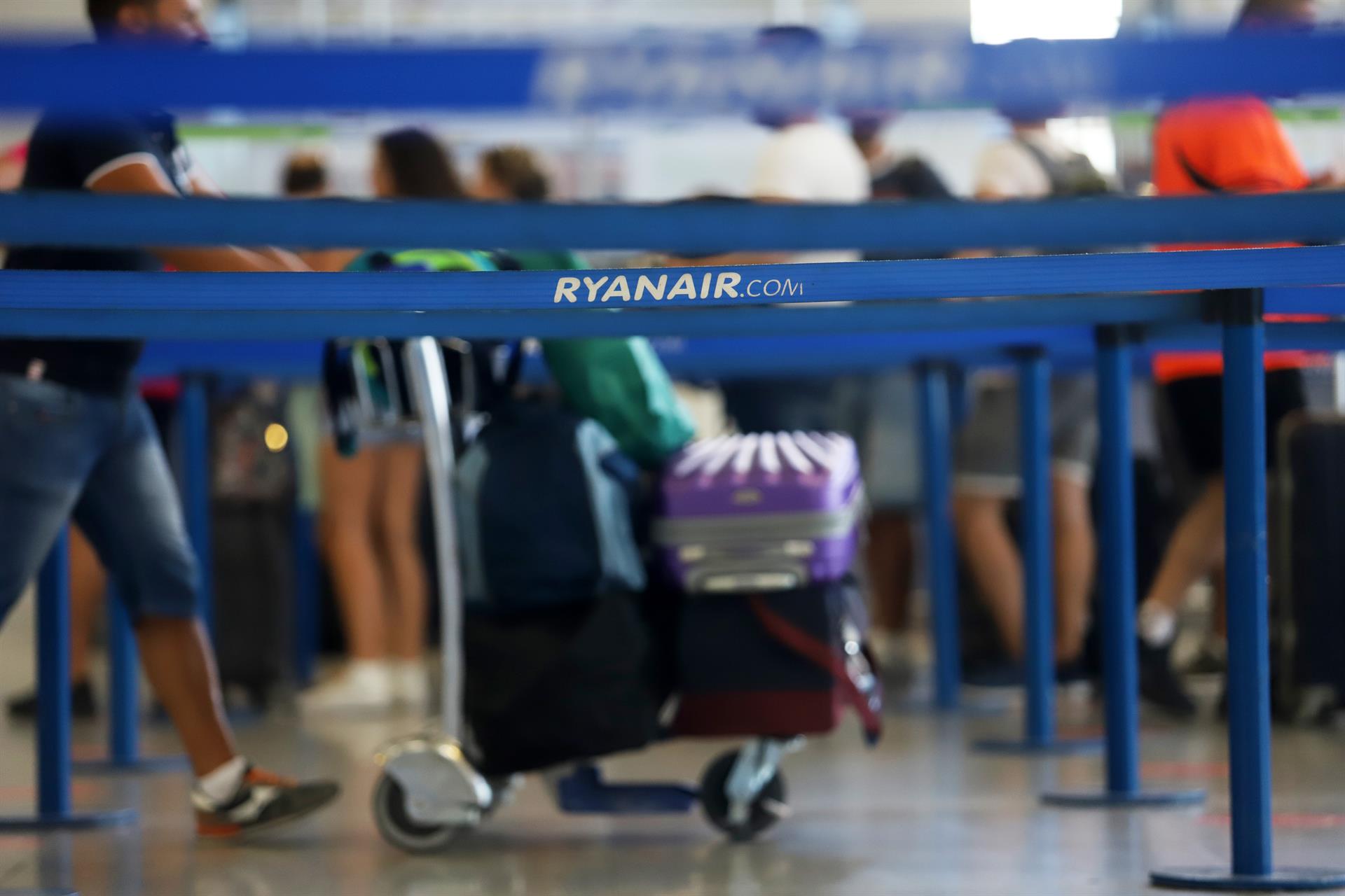 La huelga de tripulantes de Ryanair provoca 14 retrasos, pero ninguna cancelación en Palma La huelga de tripulantes de Ryanair provoca 14 retrasos, pero ninguna cancelación en Palma