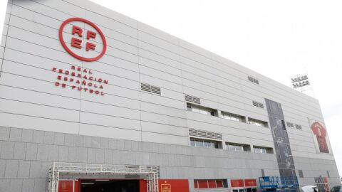 Imagen de la fachada de la Real Federaci&oacute;n Espa&ntilde;ola de F&uacute;tbol.