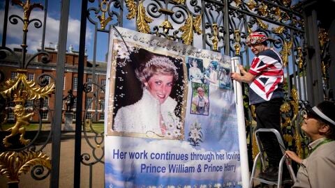 Así era Lady Di: sus orígenes, su enfermedad y cómo conoció al príncipe Charles