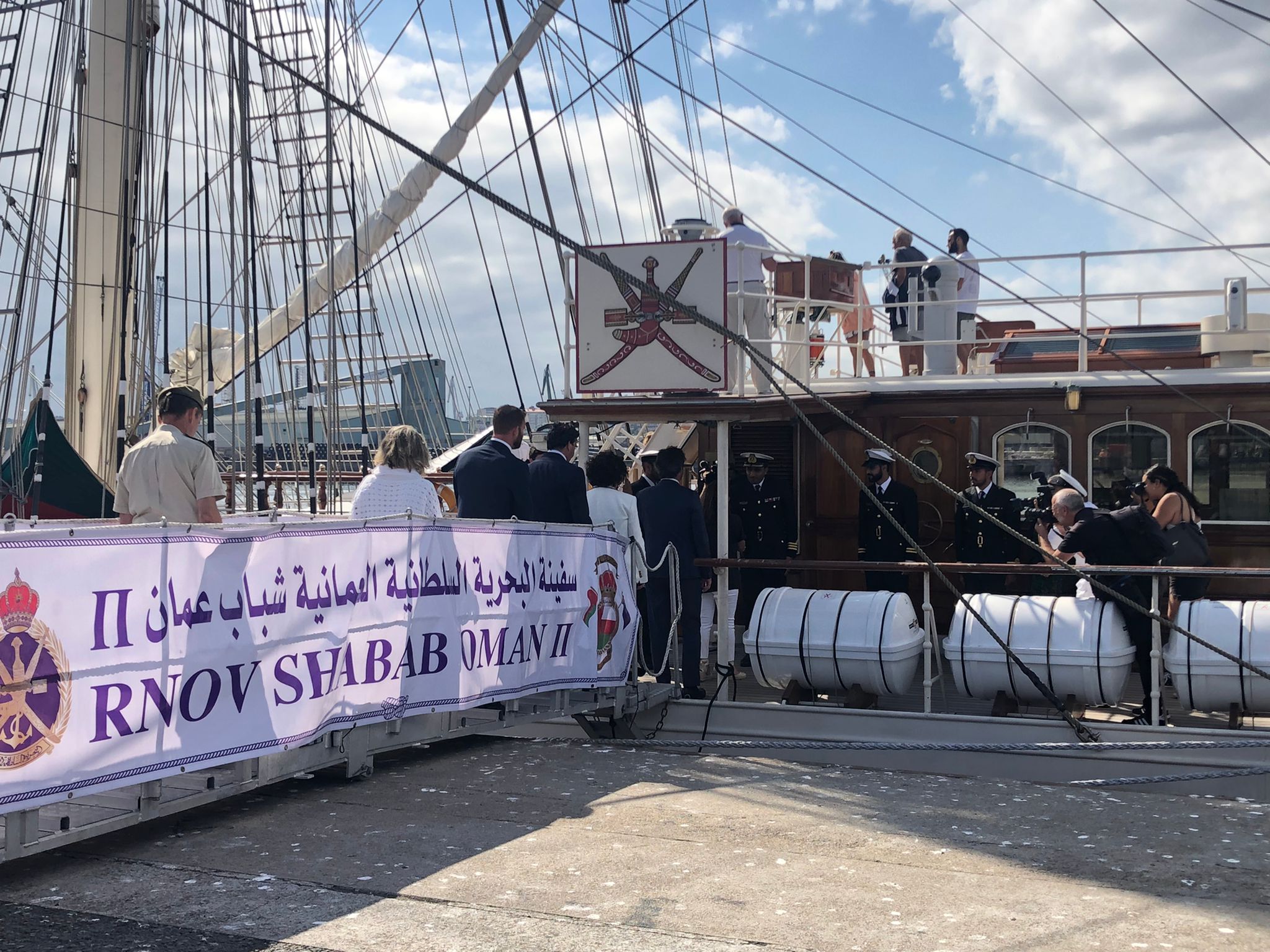 De visita al Shabab Oman II de la Armada Real de Omán De visita al Shabab Oman II de la Armada Real de Omán