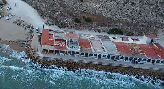 Vecinos de El Pinet pedirán una reunión con el Ayuntamiento para que medie ante Costas Vecinos de El Pinet pedirán una reunión con el Ayuntamiento para que medie ante Costas
