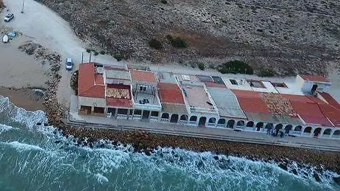 Vista aérea de las viviendas de primera línea de El Pinet Vista aérea de las viviendas de primera línea de El Pinet