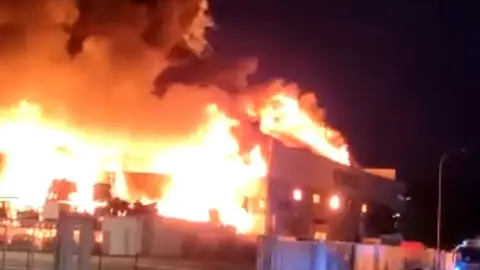 Incendio en el polígono industrial de Manzanares