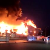 Incendio en el polígono industrial de Manzanares