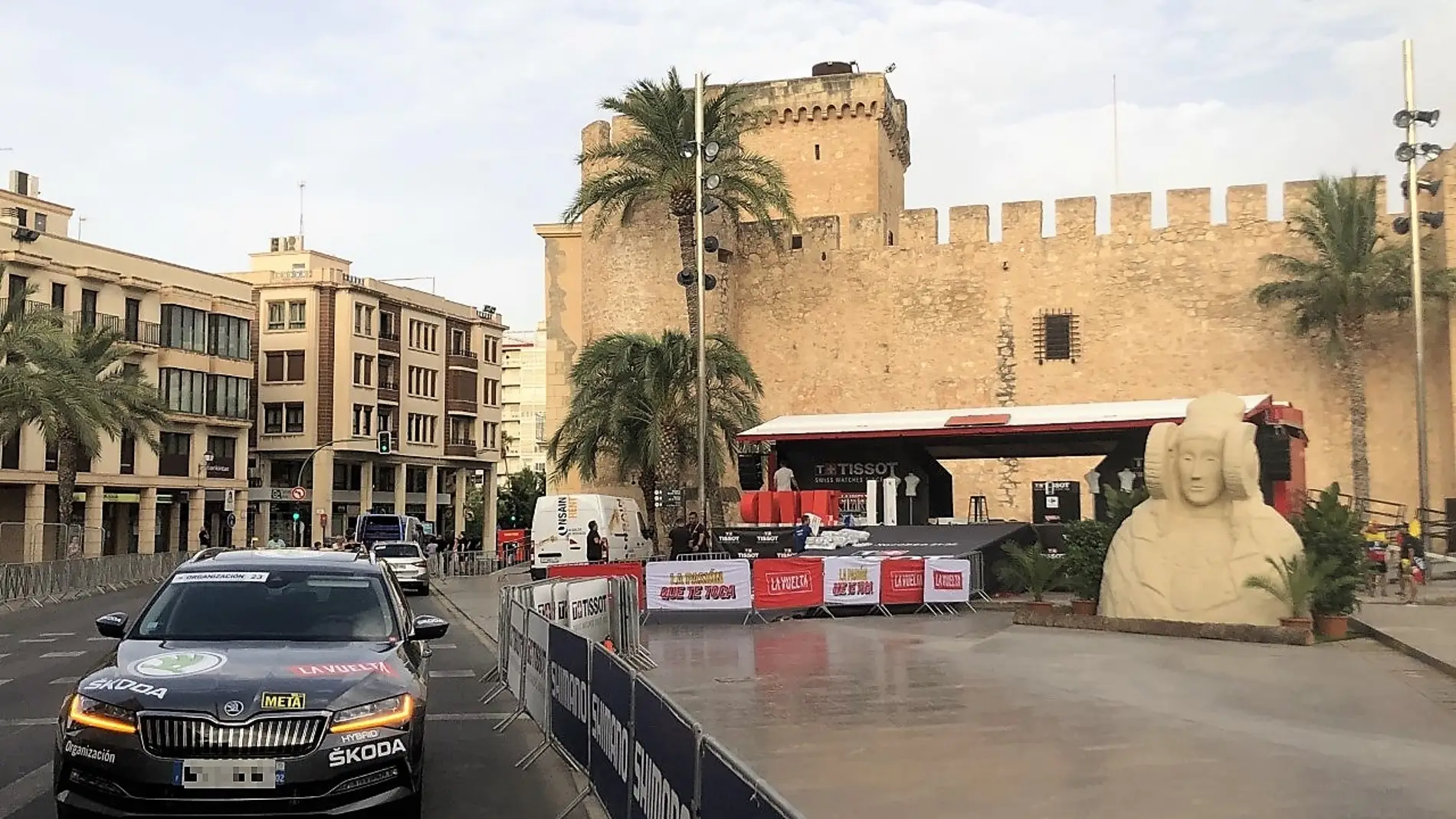Salida de la Vuelta Ciclista a España 2022 desde el Palacio de Altamira de Elche.