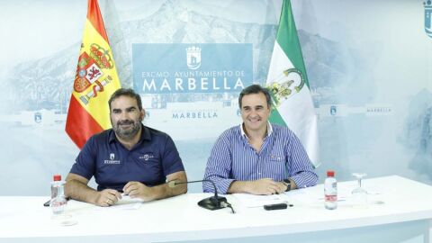 El portavoz del Gobierno municipal, F&eacute;lix Romero y el delegado de deportes Manuel Carde&ntilde;a, en rueda de prensa