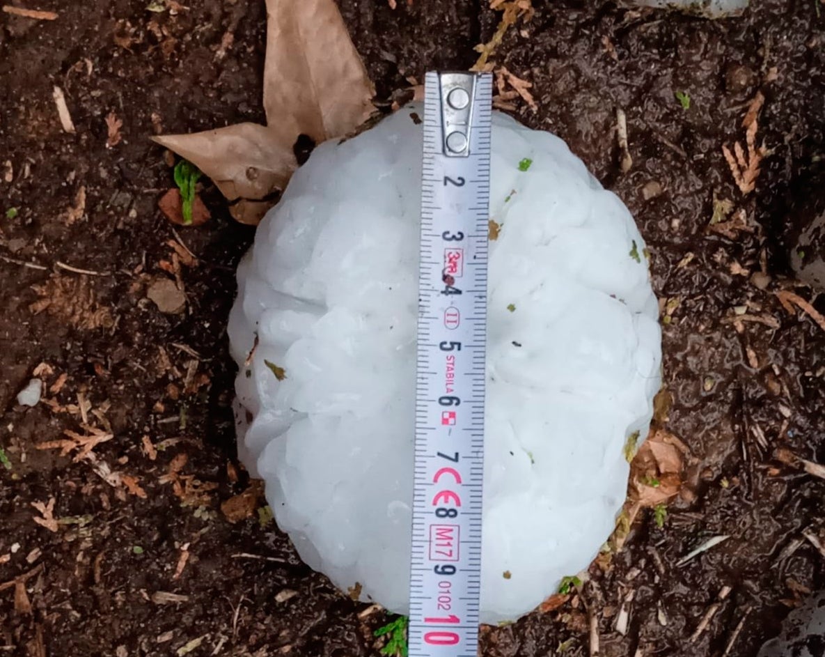 Muere un bebé de 20 meses por las heridas de una tormenta de granizo en Girona Muere un bebé de 20 meses por las heridas de una tormenta de granizo en Girona