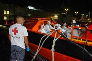 Salvamento Marítimo rescata a cerca de 250 personas en 24 horas en aguas próximas a Canarias Salvamento Marítimo rescata a cerca de 250 personas en 24 horas en aguas próximas a Canarias