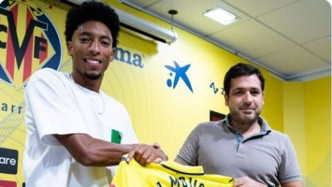 Johan Mojica, en su presentación como nuevo jugador del Villarreal Johan Mojica, en su presentación como nuevo jugador del Villarreal