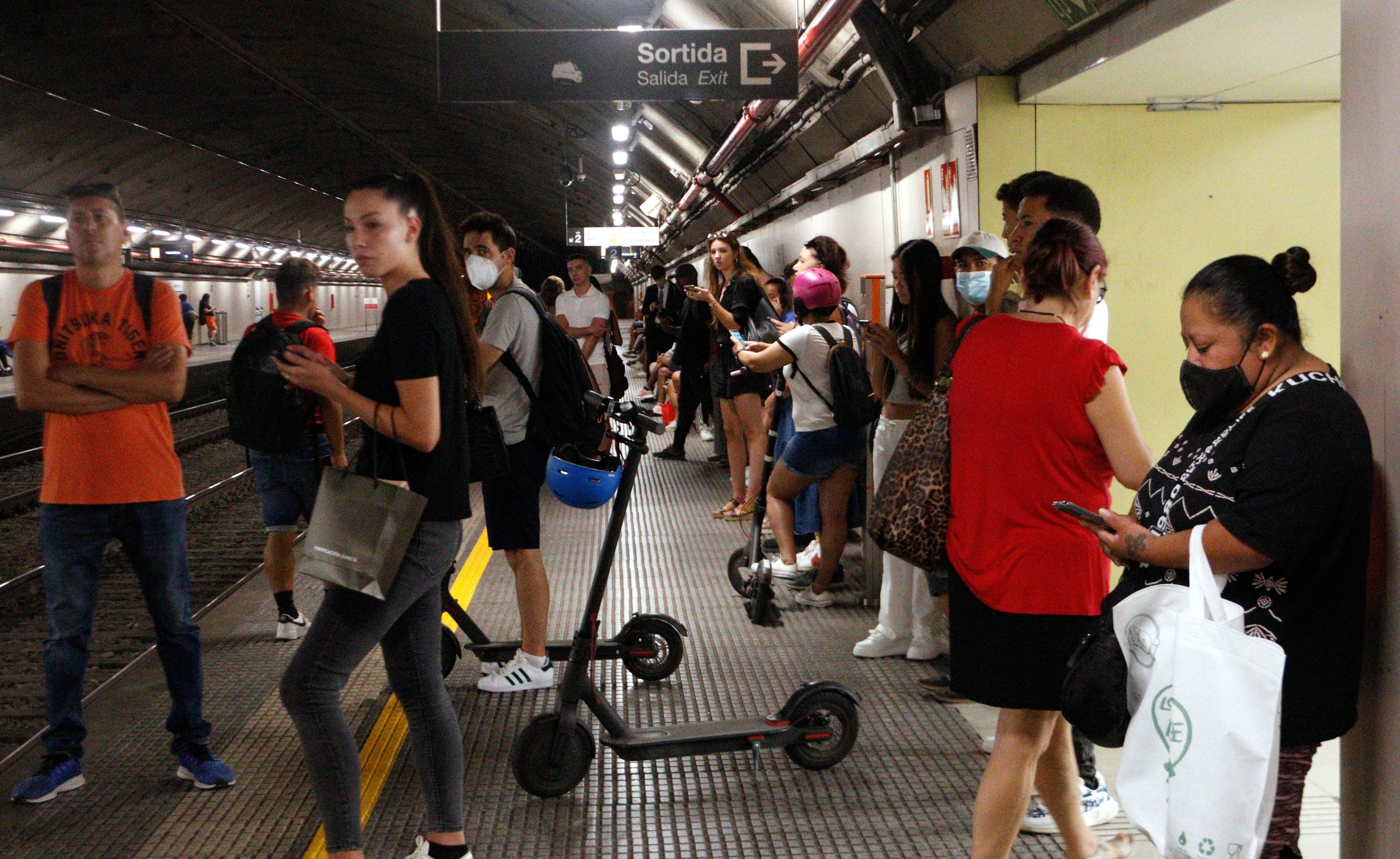 ADIF atribuye a un problema de hardware la avería en la red ferroviaria de Cataluña ADIF atribuye a un problema de hardware la avería en la red ferroviaria de Cataluña