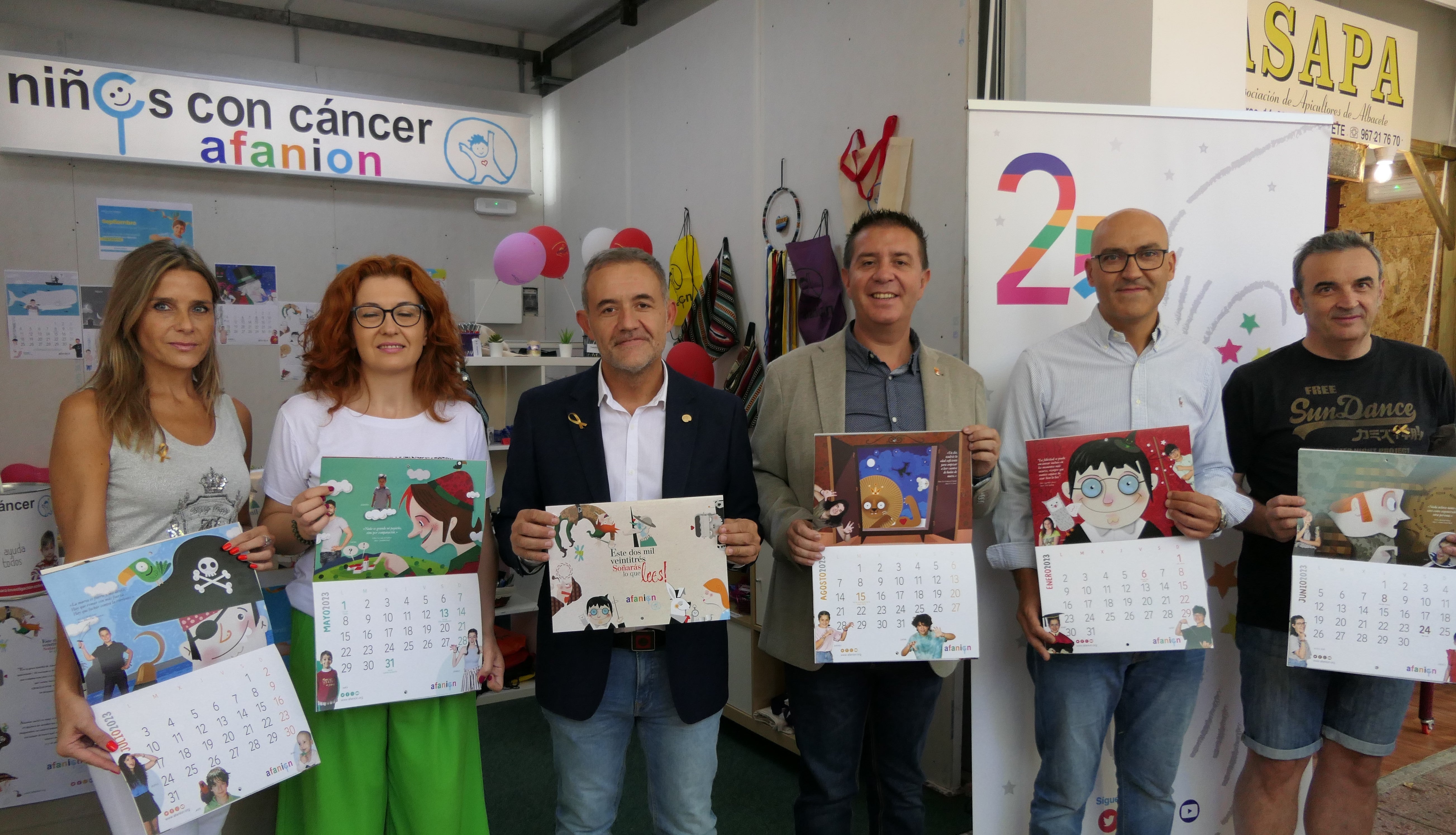 Afanion presenta en la Feria su calendario solidario de 2023 Afanion presenta en la Feria su calendario solidario de 2023