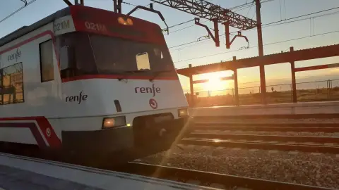 Els trens de Rodalies han estat aturats per una avaria d’Adif Els trens de Rodalies han estat aturats per una avaria d’Adif