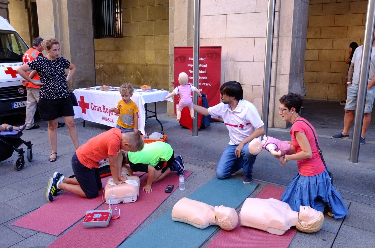 Cruz Roja Huesca enseña cómo ofrecer asistencia urgente Cruz Roja Huesca enseña cómo ofrecer asistencia urgente