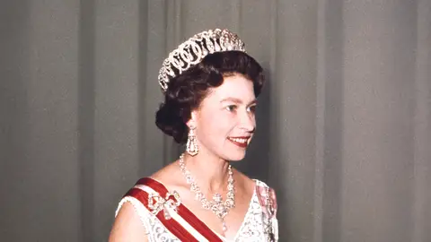 Palacios, joyas, arte... El patrimonio millonario que deja Isabel II Palacios, joyas, arte... El patrimonio millonario que deja Isabel II