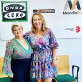la responsable de la entidad Sos Mamás Balear, Ascen Maestre, antes de una entrevista en Onda Cero, junto a la periodista Elka Dimitrova